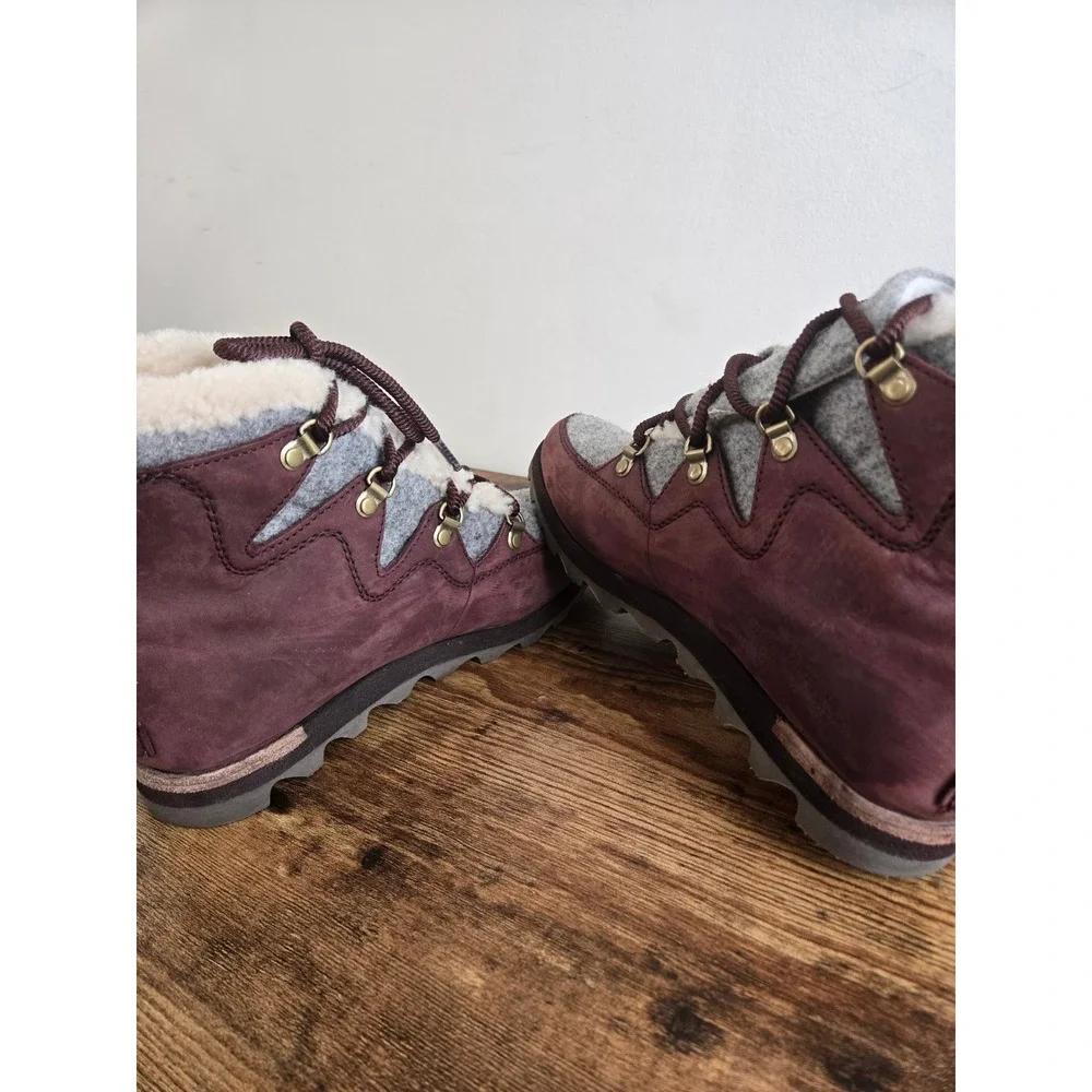 Sorel Kinetic Boots Women 10 Burgundy Suede Felt NL3287-908 Winter Lace Up